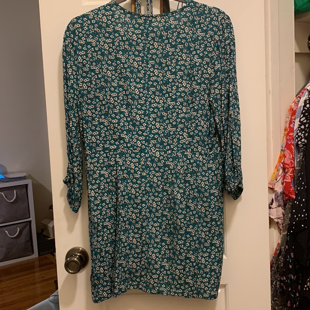 LAST 2️⃣ 🤍GREEN PRINT WRAP DRESS - Picture 2 of 4